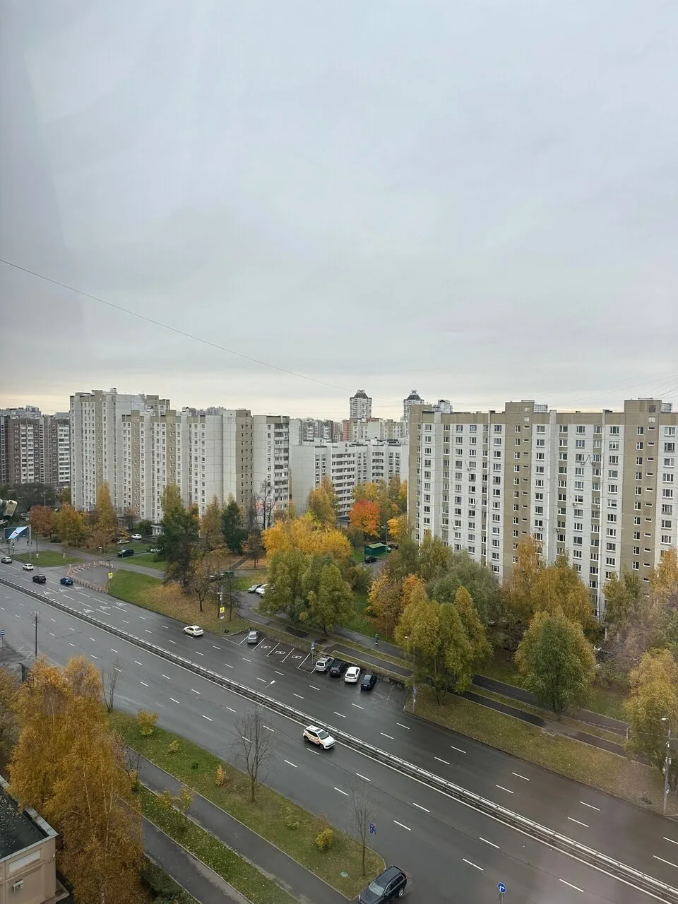 Пасмурное, но все равно красивое утро в любимом Крюково 🍂 Не забудьте зонтик, соседи)