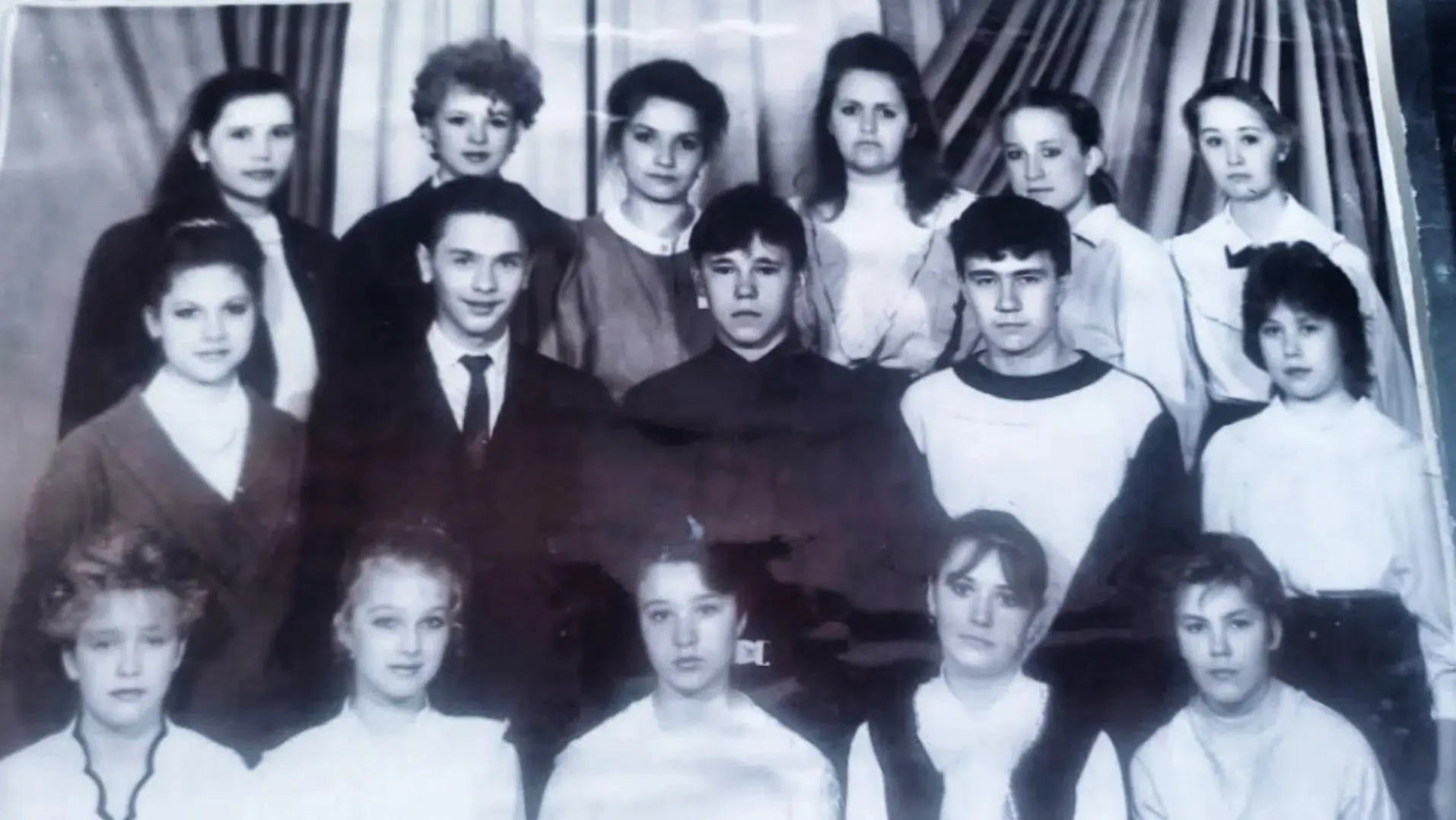 🎈🎉 Парад выпускников МАОУ СОШ №27 к 65-летию школы продолжается! ⏩️Листаем фотографии…