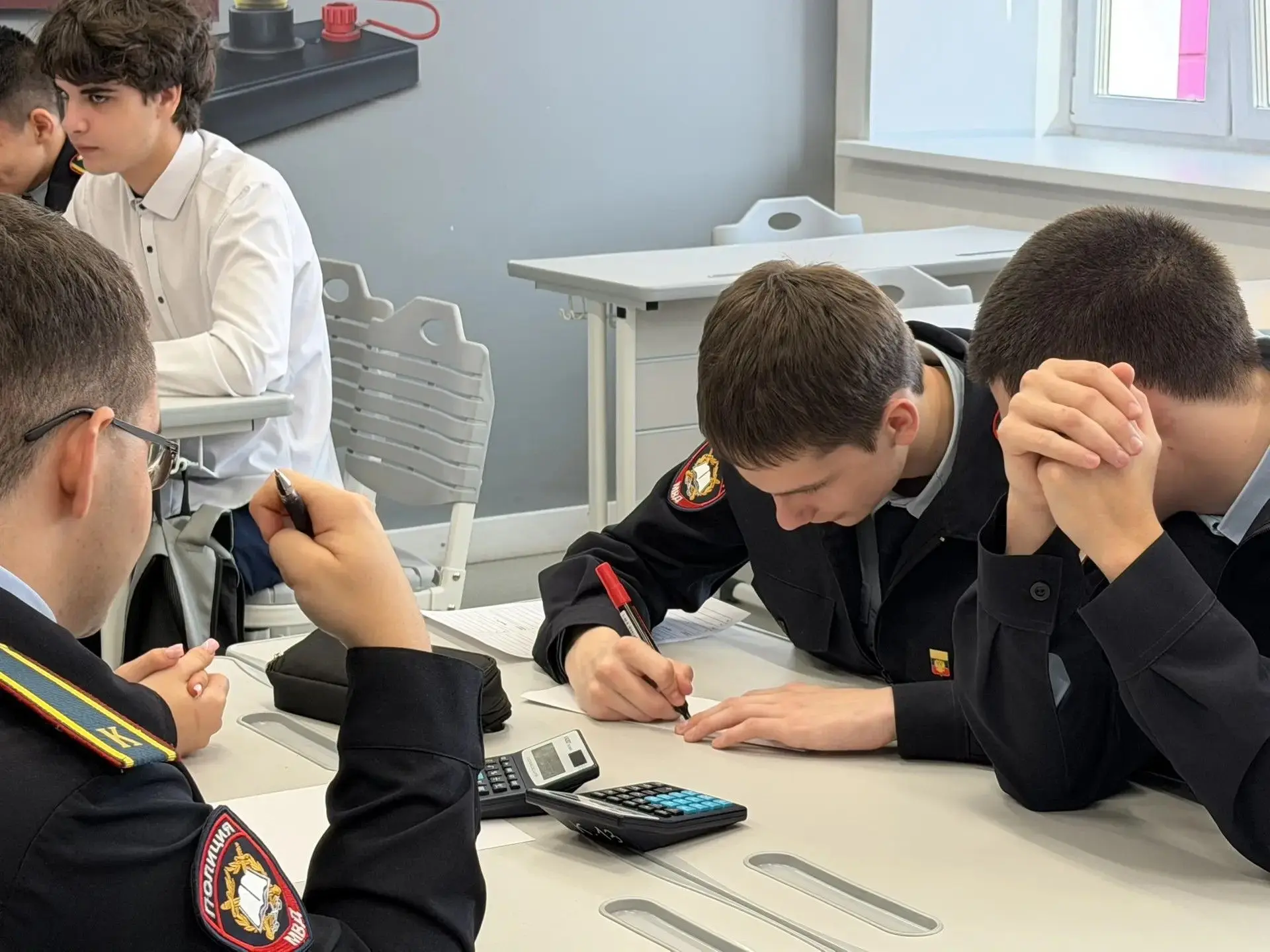 Всероссийский День физики и акция «Выходи решать!» в  старшей школе «Высотка»: неделя и...