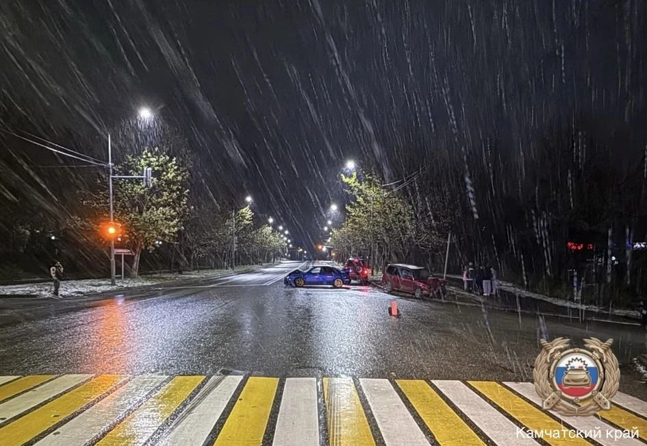 В лобовом ДТП с участием двух Subaru пострадал водитель