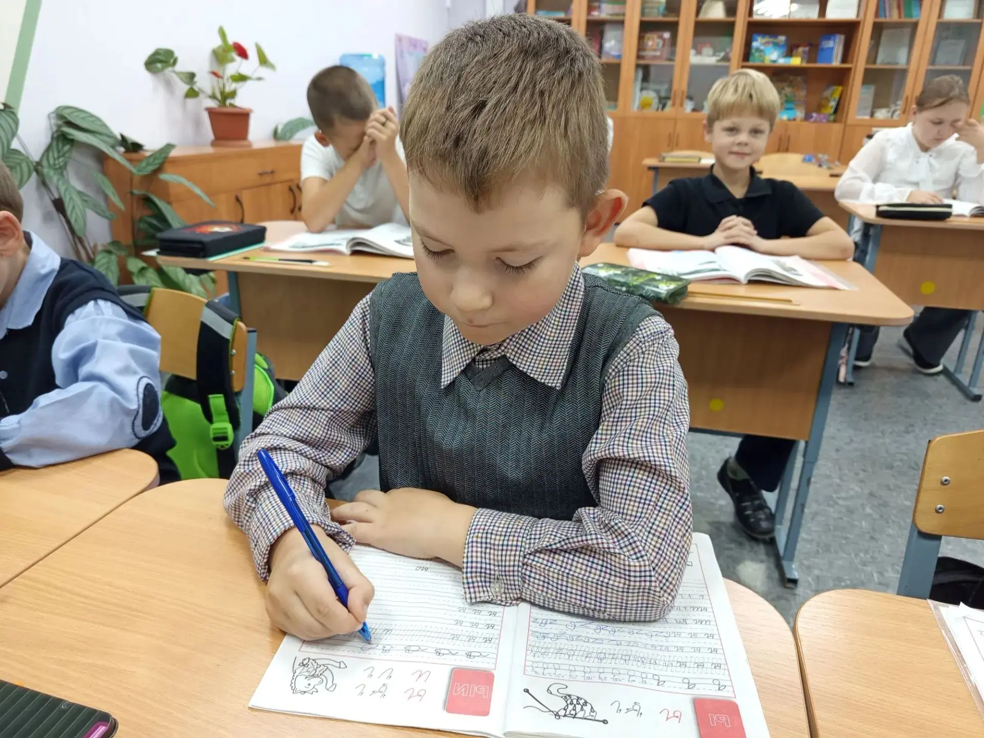 ✨ «Буквы разные писать тонким пёрышком в тетрадь...»