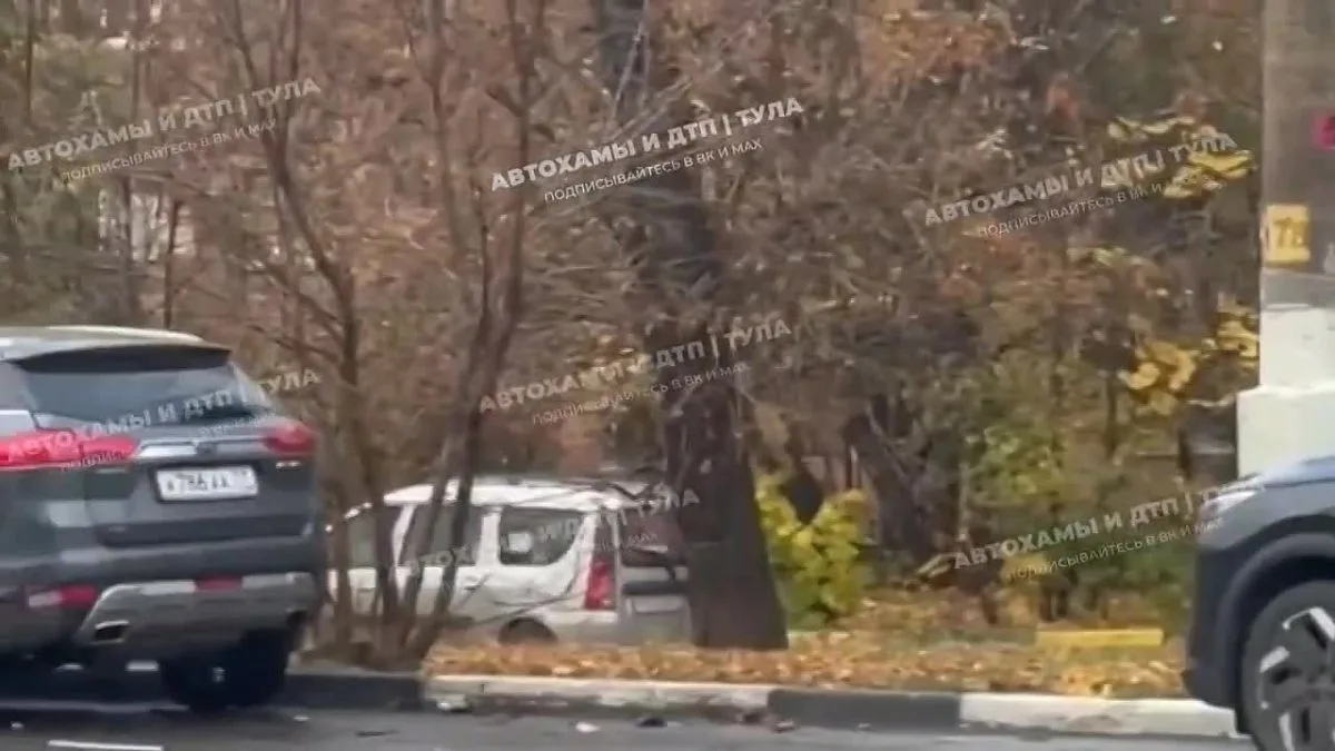 📌 В Туле на улице Макаренко повредили 5 автомобилей