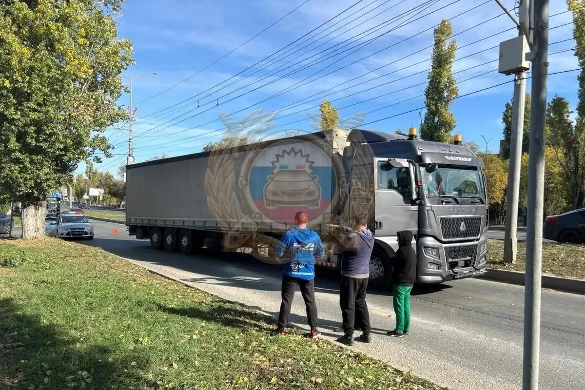 🚗 Фура сбила 65-летнего пешехода в Саратове