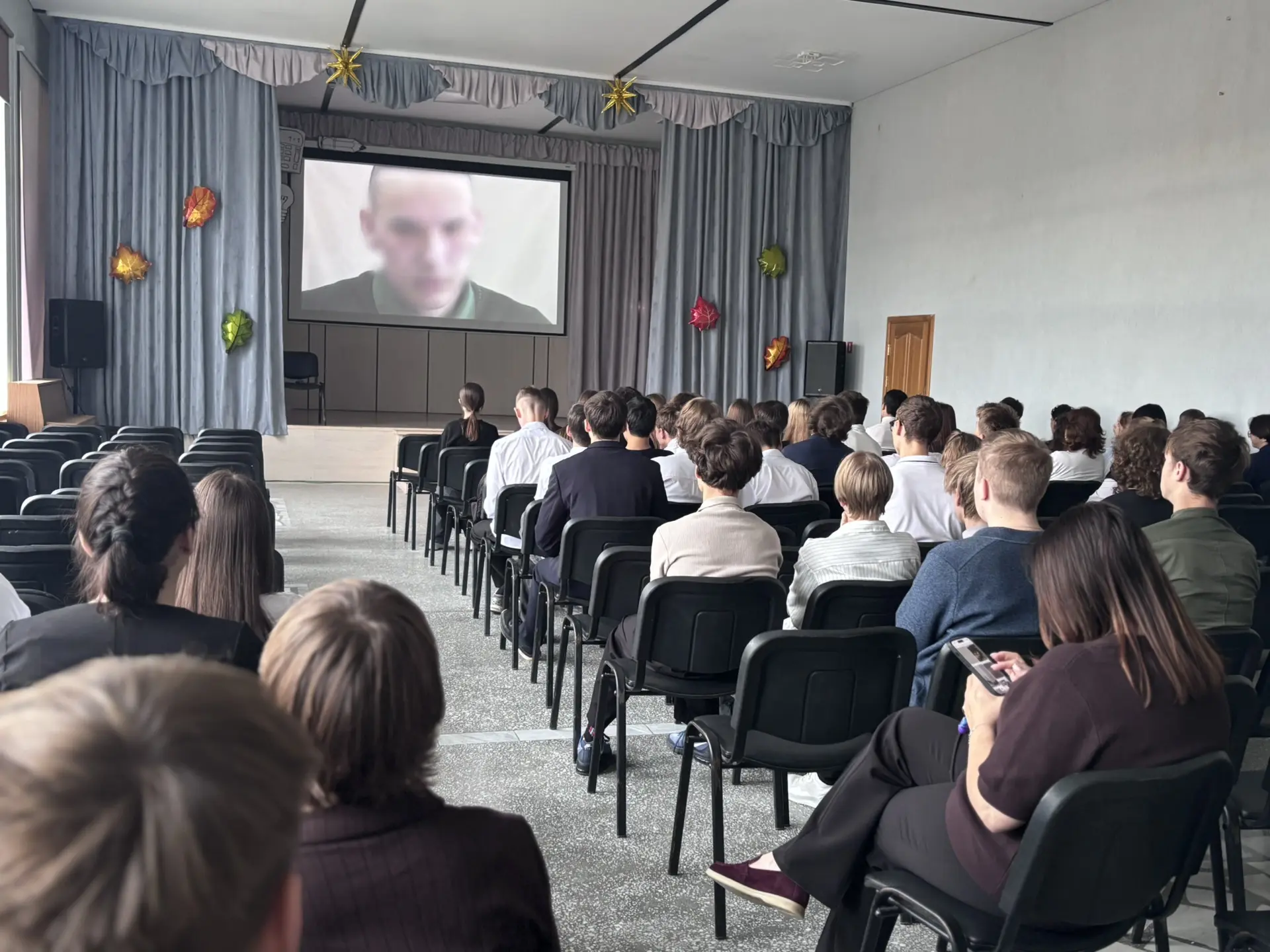 Сегодня со старшеклассниками посмотрели и обсудили фильм «Расходник». Это не просто кин...