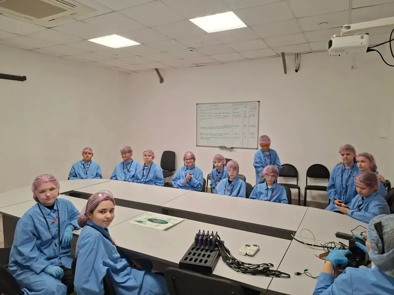 📣Сегодня в рамках проекта «Билет в будущее» 6 «В» с классным руководителем Емелиной Т....