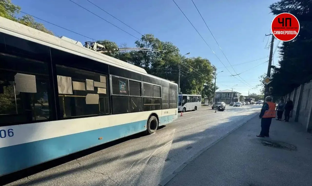 🚨 Мотоциклист попал под колёса троллейбуса в Симферополе