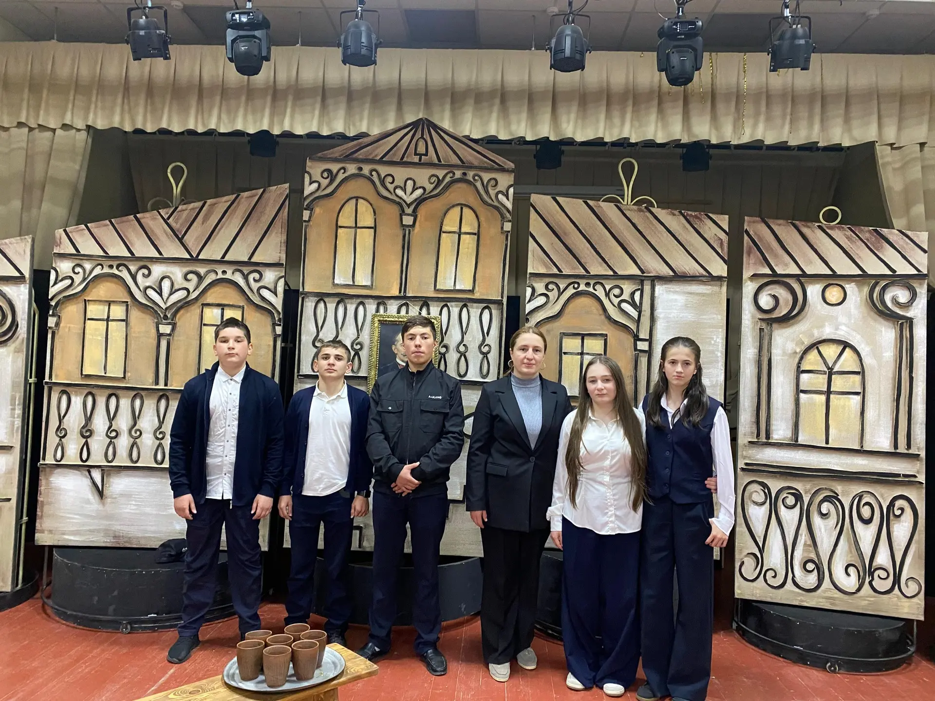 🎭 Вчера наш дружный 8 класс  окунулся в мир высокого искусства!