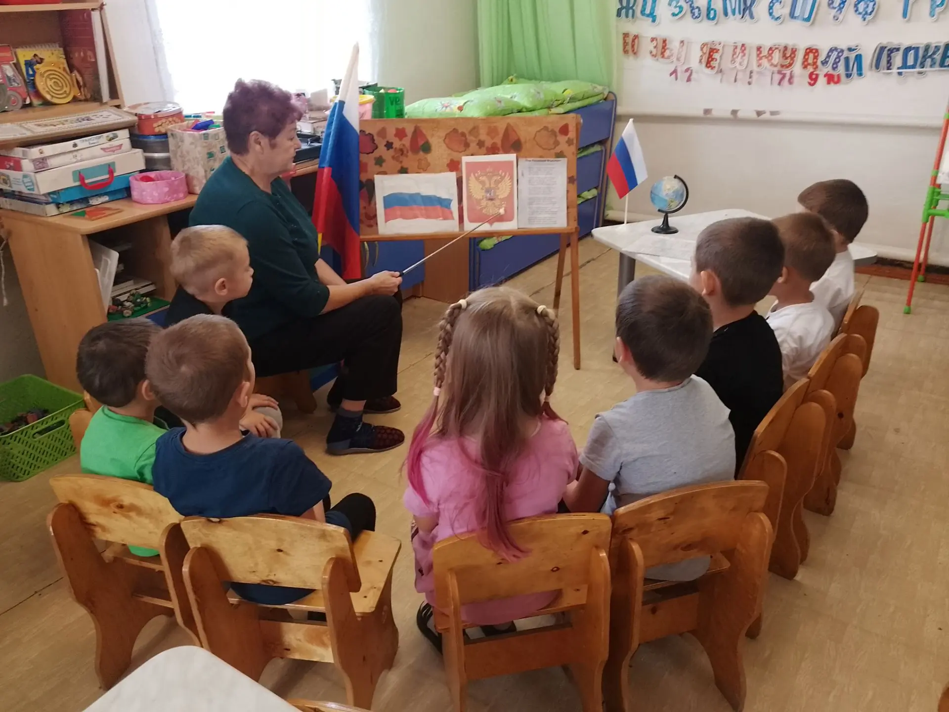 Сегодня у нас был разговор о важном. Тема:Государственные символы. России-флаг, гим!