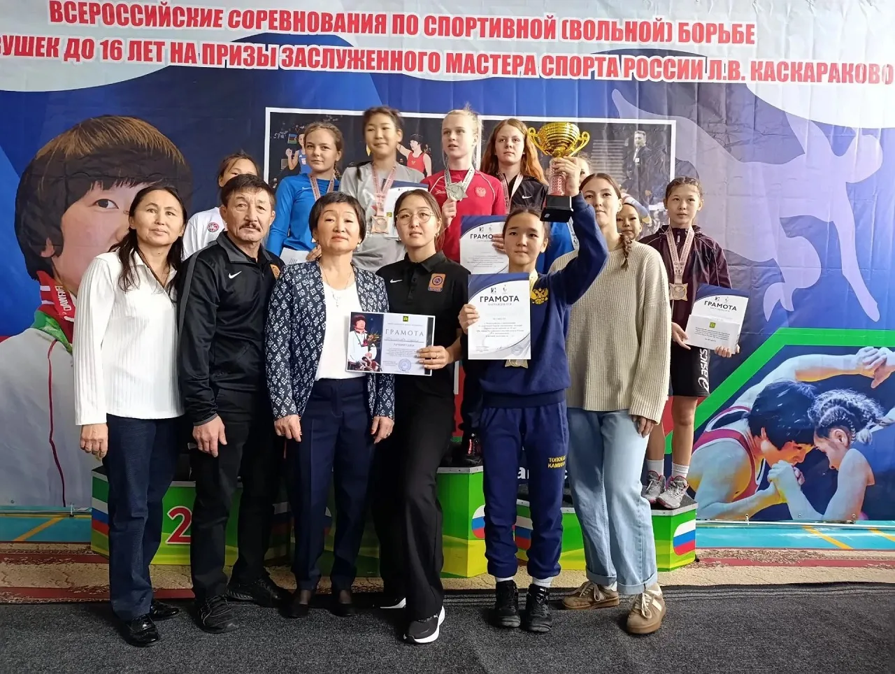 Всероссийские соревнования по спортивной борьбе прошли в Хакасии