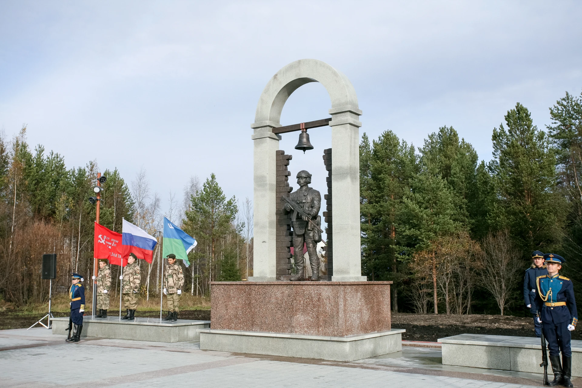 В Нягани открыли Мемориал «Верным сынам Отечества», посвященный участникам специальной ...