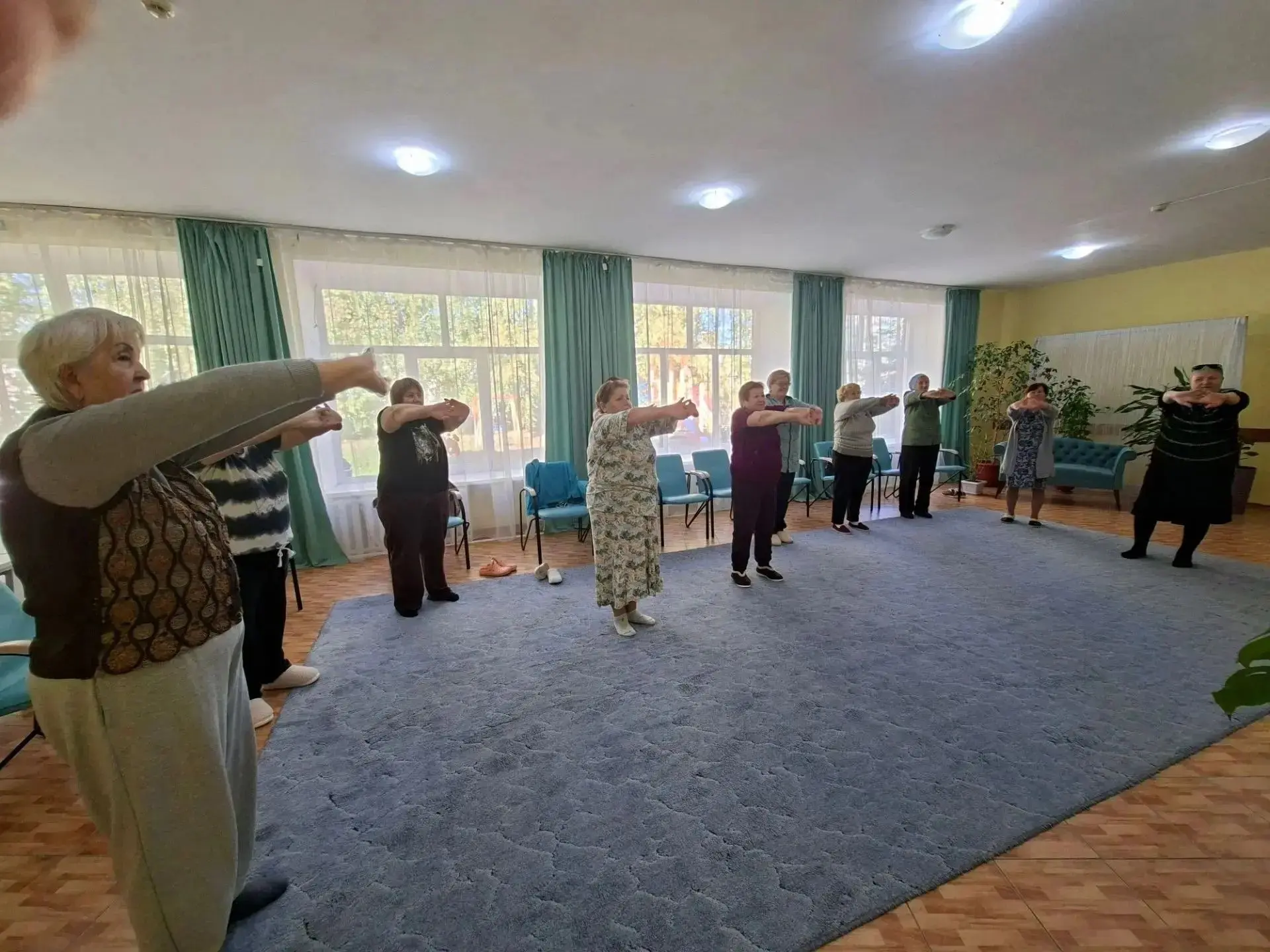 🔸Упражнения для шейно- грудного отдела позвоночника для пожилых людей имеет ряд преиму...