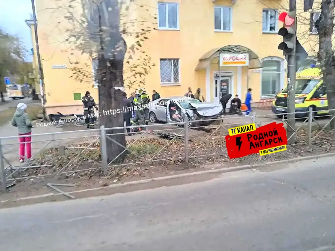 Последствия ДТП. Все живы, слава богу, только поломались немного