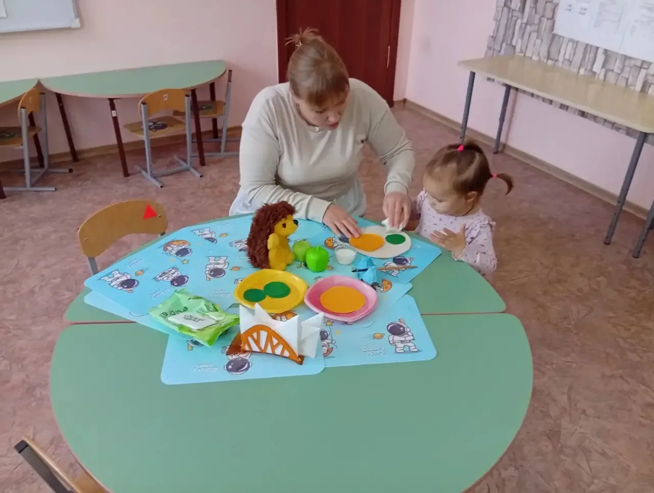 🖌 Вчера в группе «Сказка» прошло увлекательное занятие по изобразительной деятельности...