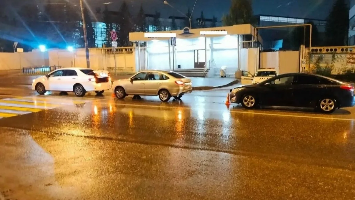 ❗️В Калуге три машины столкнулись на Путейской, пострадала женщина