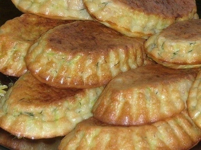 Домашние кексы из кабачков с беконом и зеленью