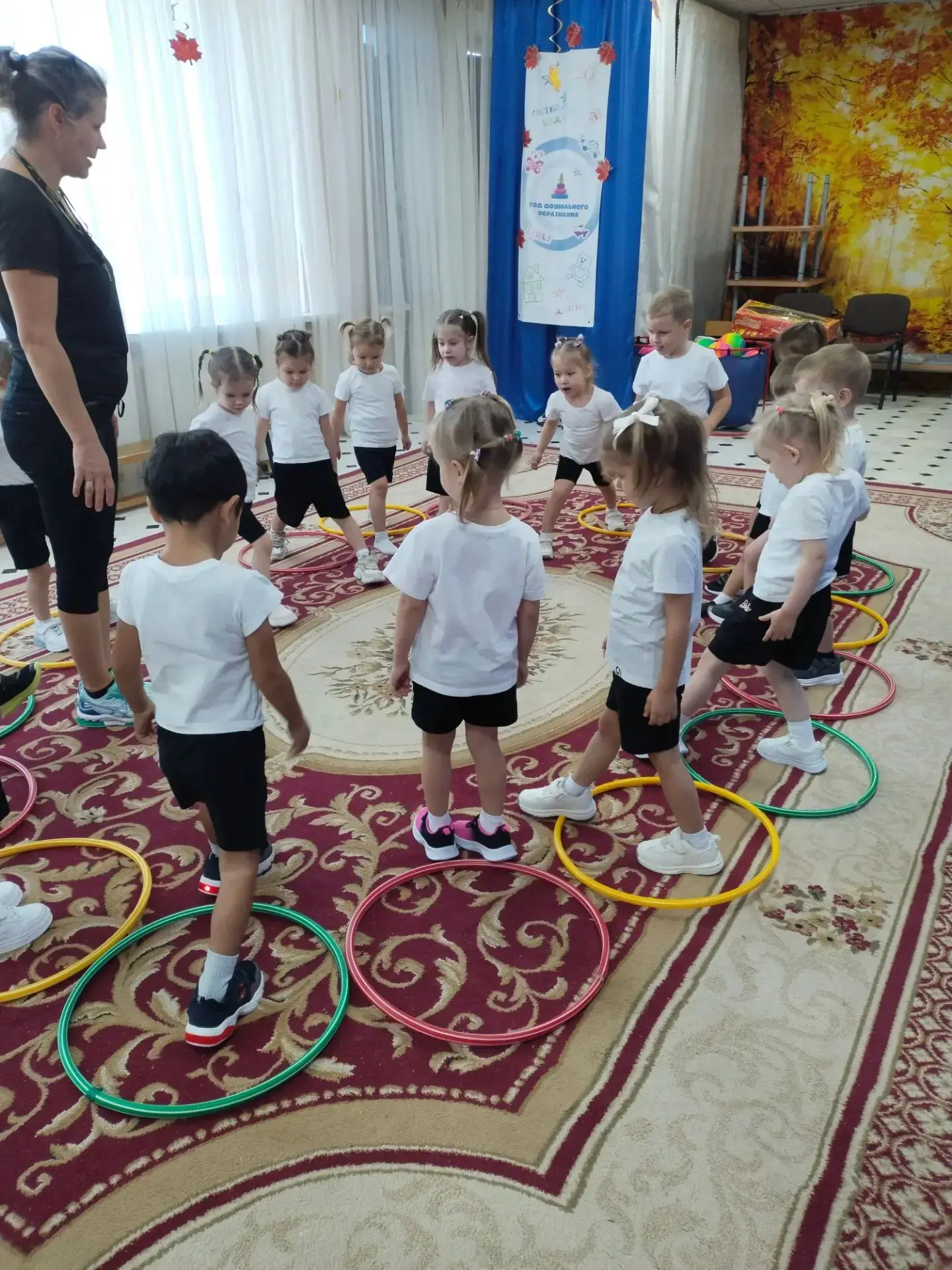 Физкультурное занятие с обручем в средней группе.