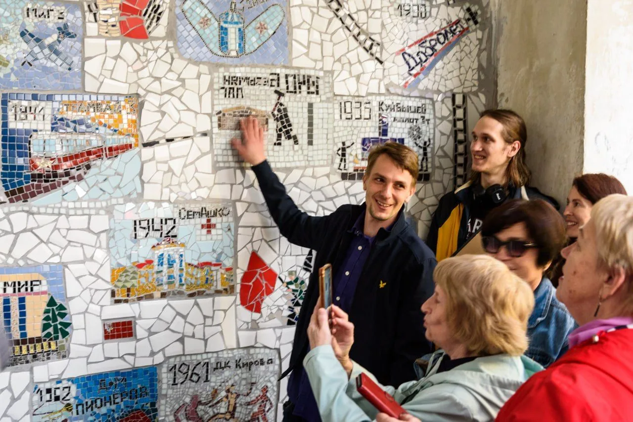 🎨 Такой Безымянку ещё не видели: старую арку превратили в мозаичную летопись района