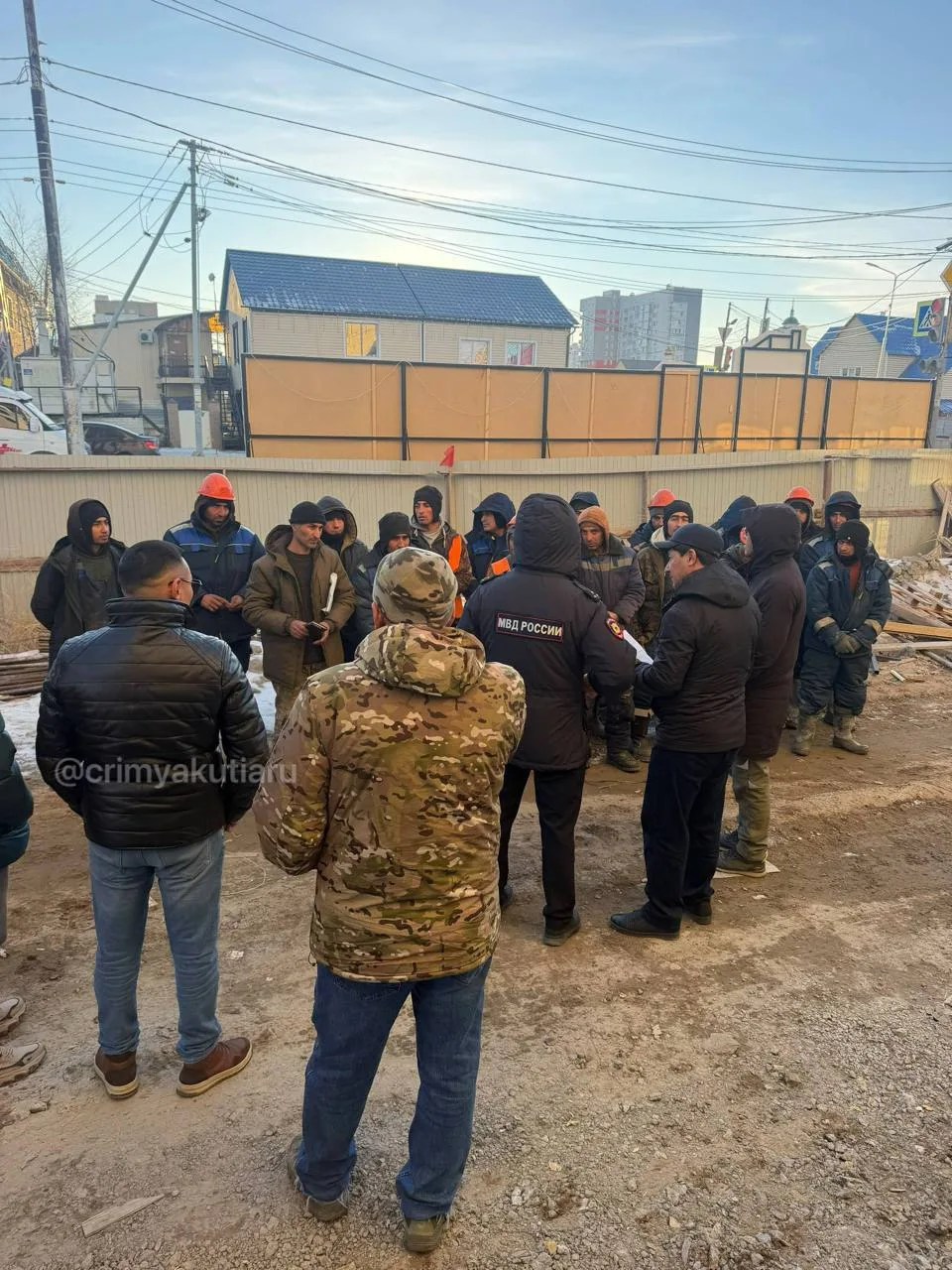 Рейды по стройкам и кафе: 24 иностранца выдворят из России