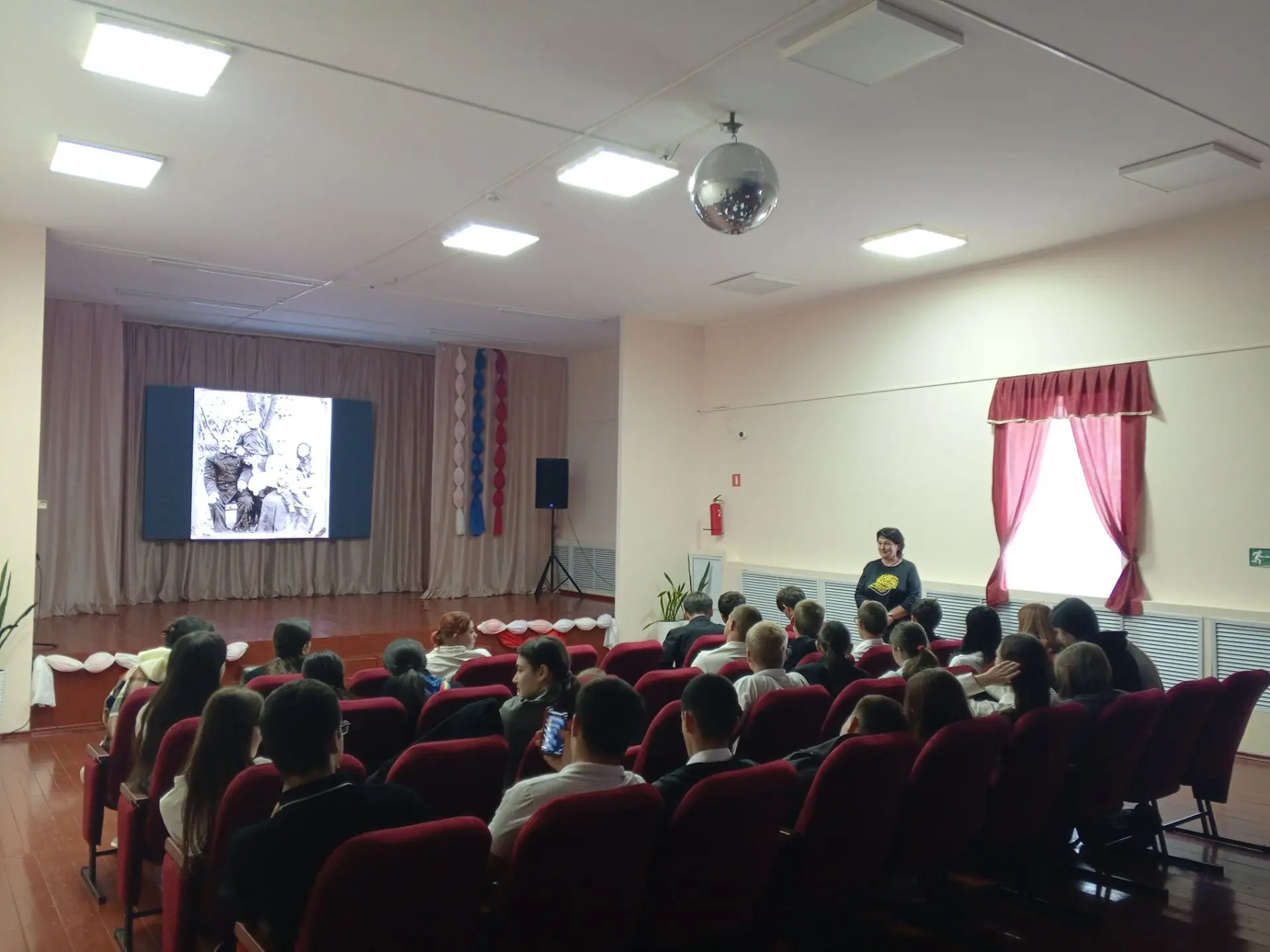 В МБУК "Дубенцовский СДК" проведена познавательная программа "Казачьему роду нет перево...