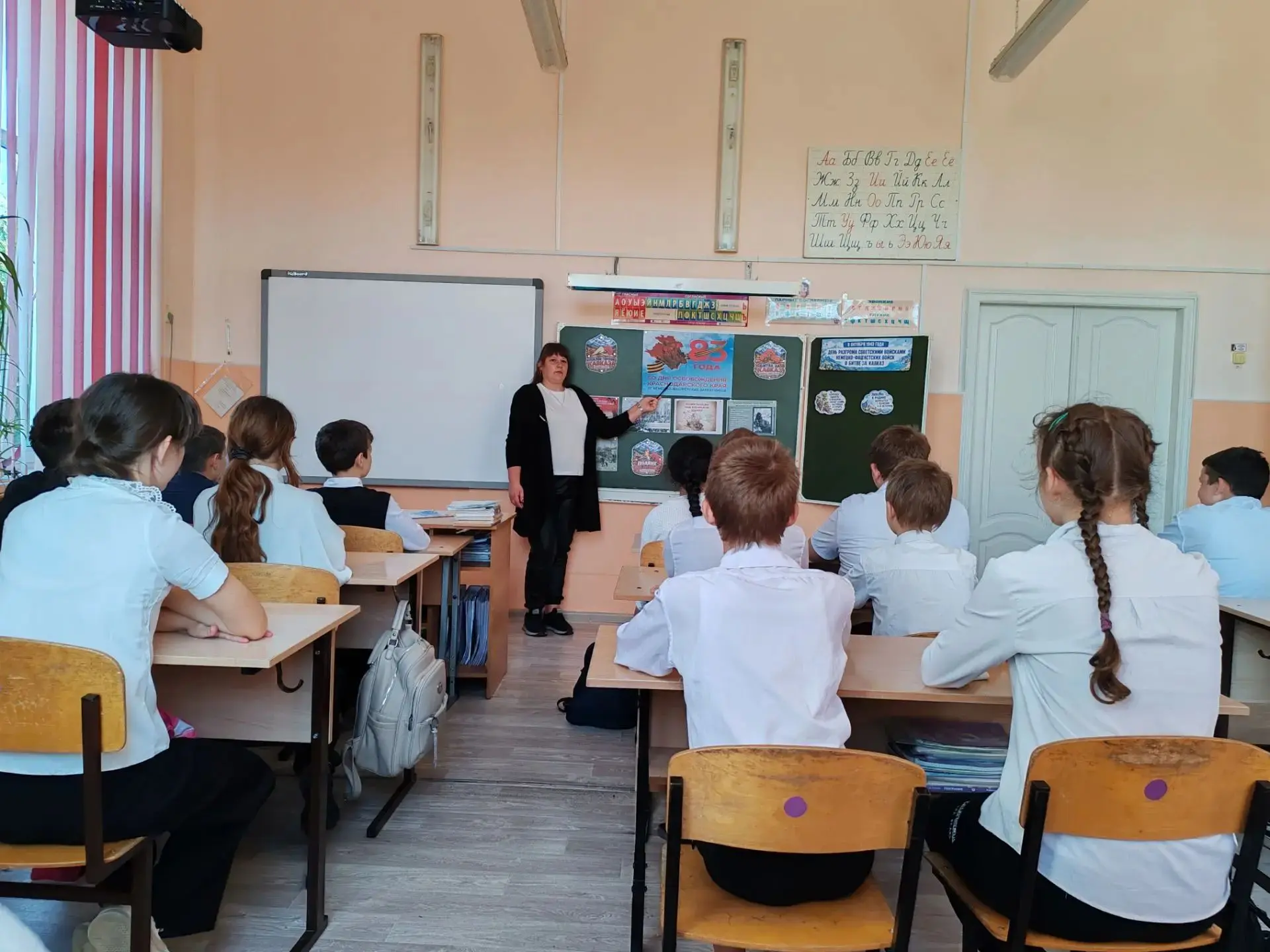 ☝️В 6-х и 7-х классах под руководством воспитателей Арканниковой Д.Н и Волосовой Н.Ю. с...