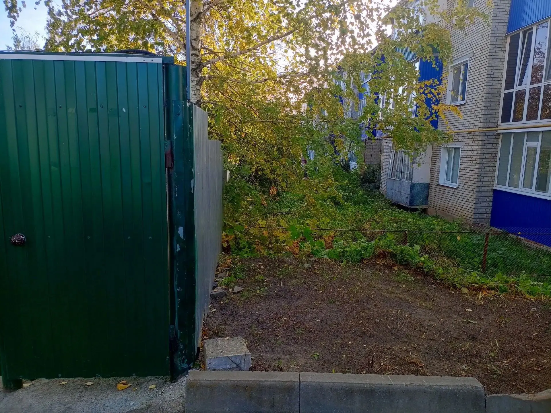 🍁 Пока осень не окончательно укрыла наши улицы   листвой, сотрудники детского сада нав...