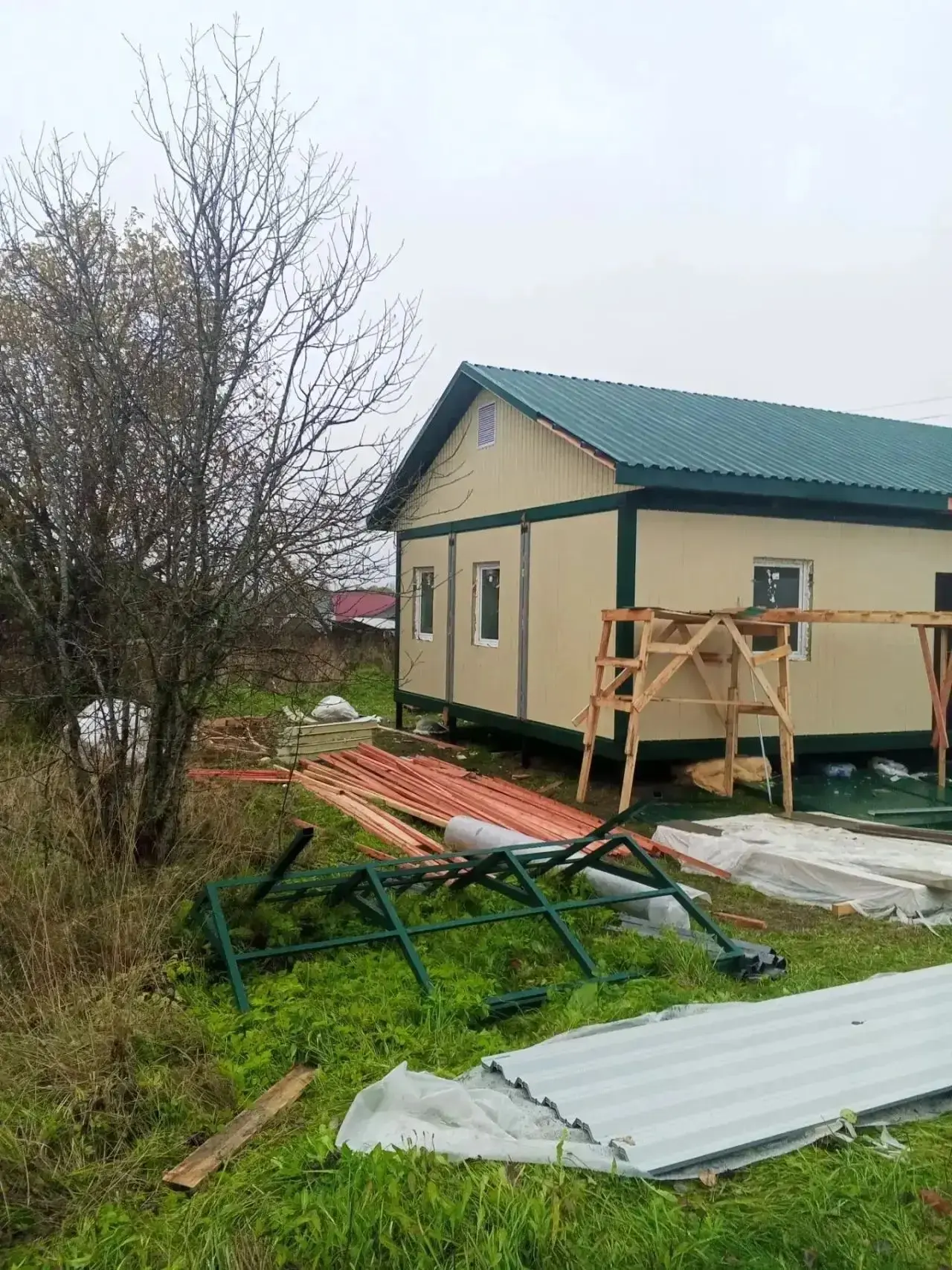 В Грязовецком округе завершается монтаж нового Корниловского ФАПа