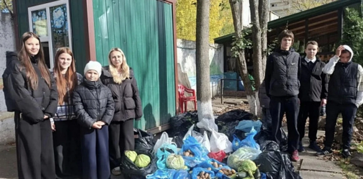 🥕 С грядки — в зоопарк: тейковские школьники вырастили урожай для животных