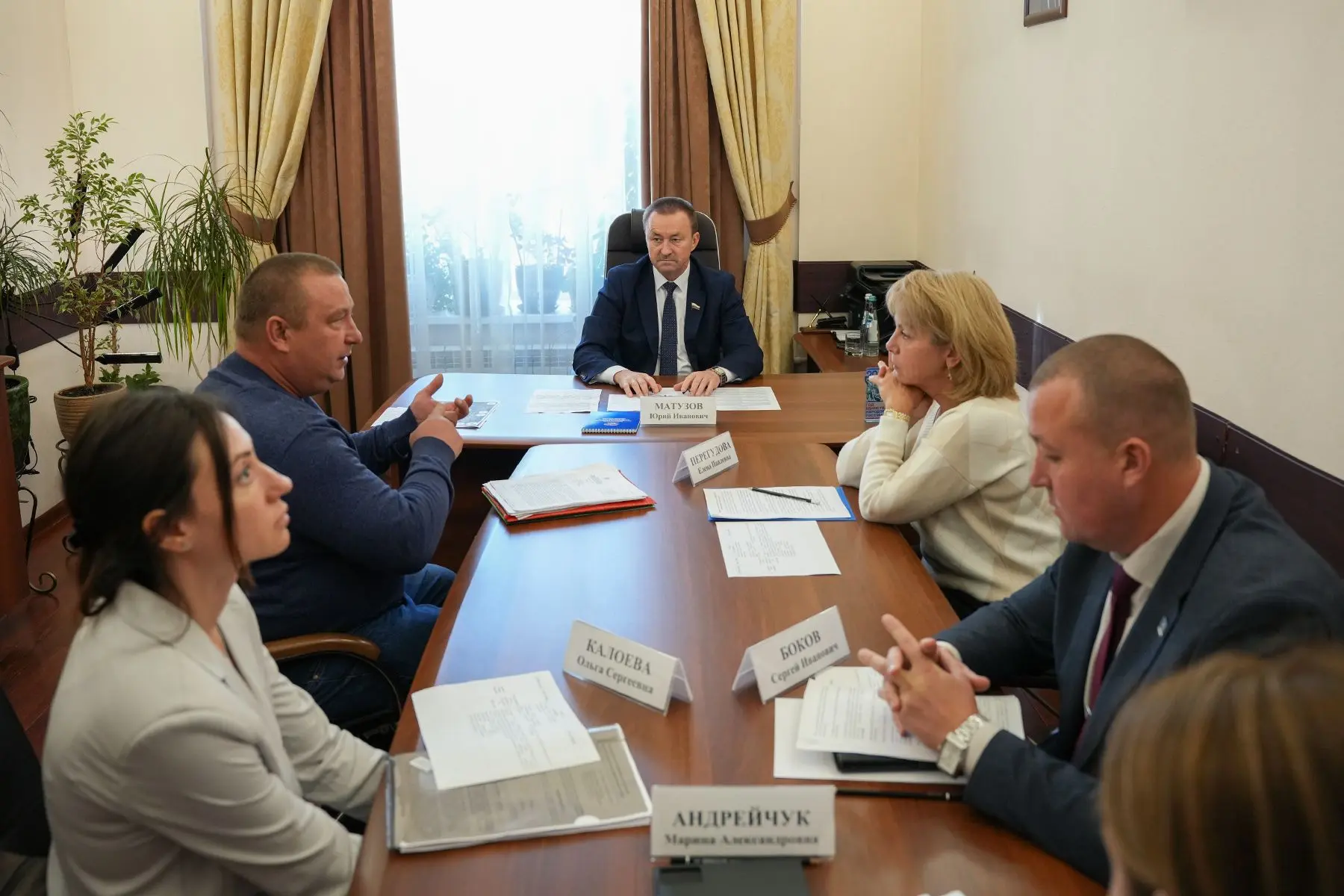 Юрий Матузов в ходе личного приема помог гражданам с решением вопросов благоустройства ...