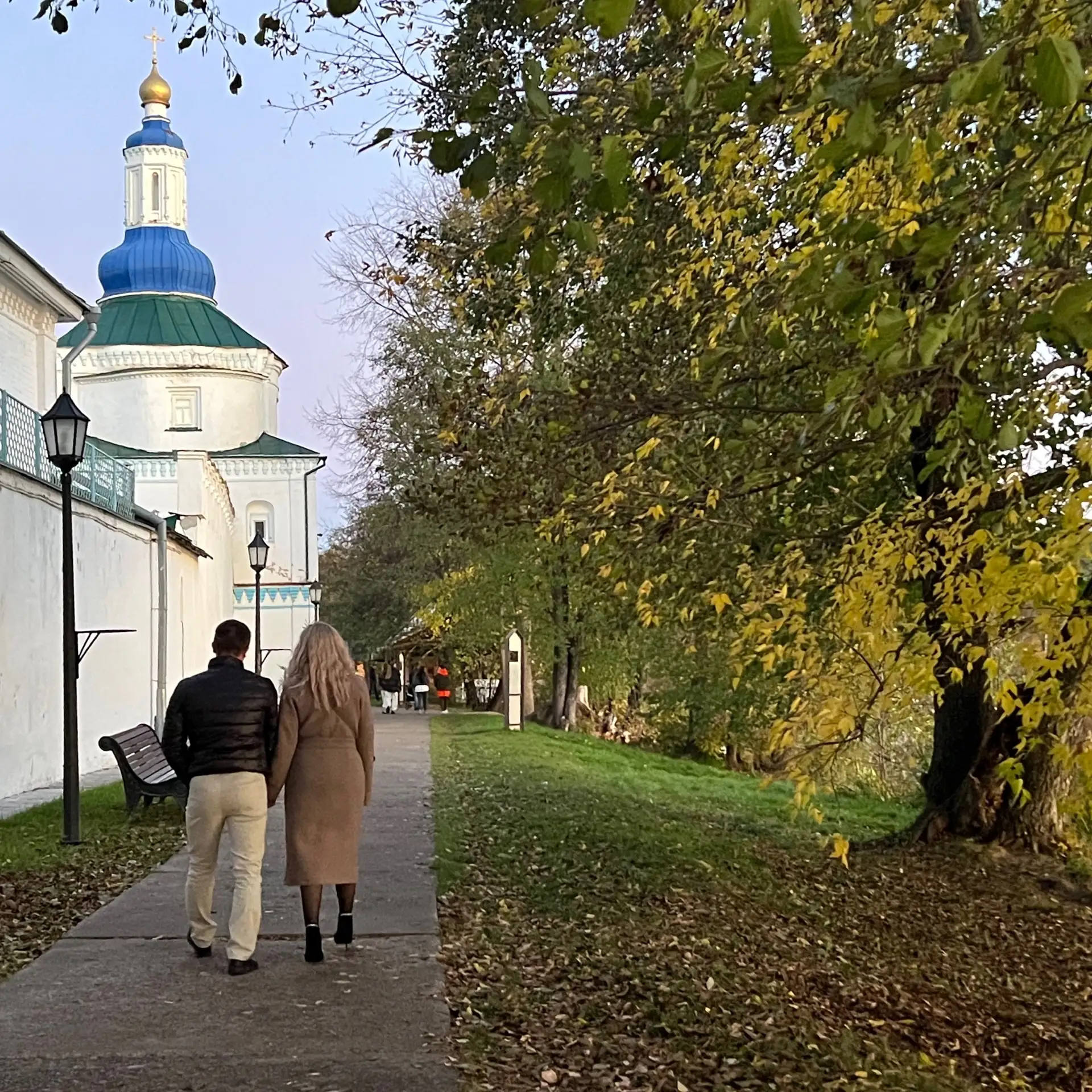 🍁✨ Воскресный вечер в монастыре