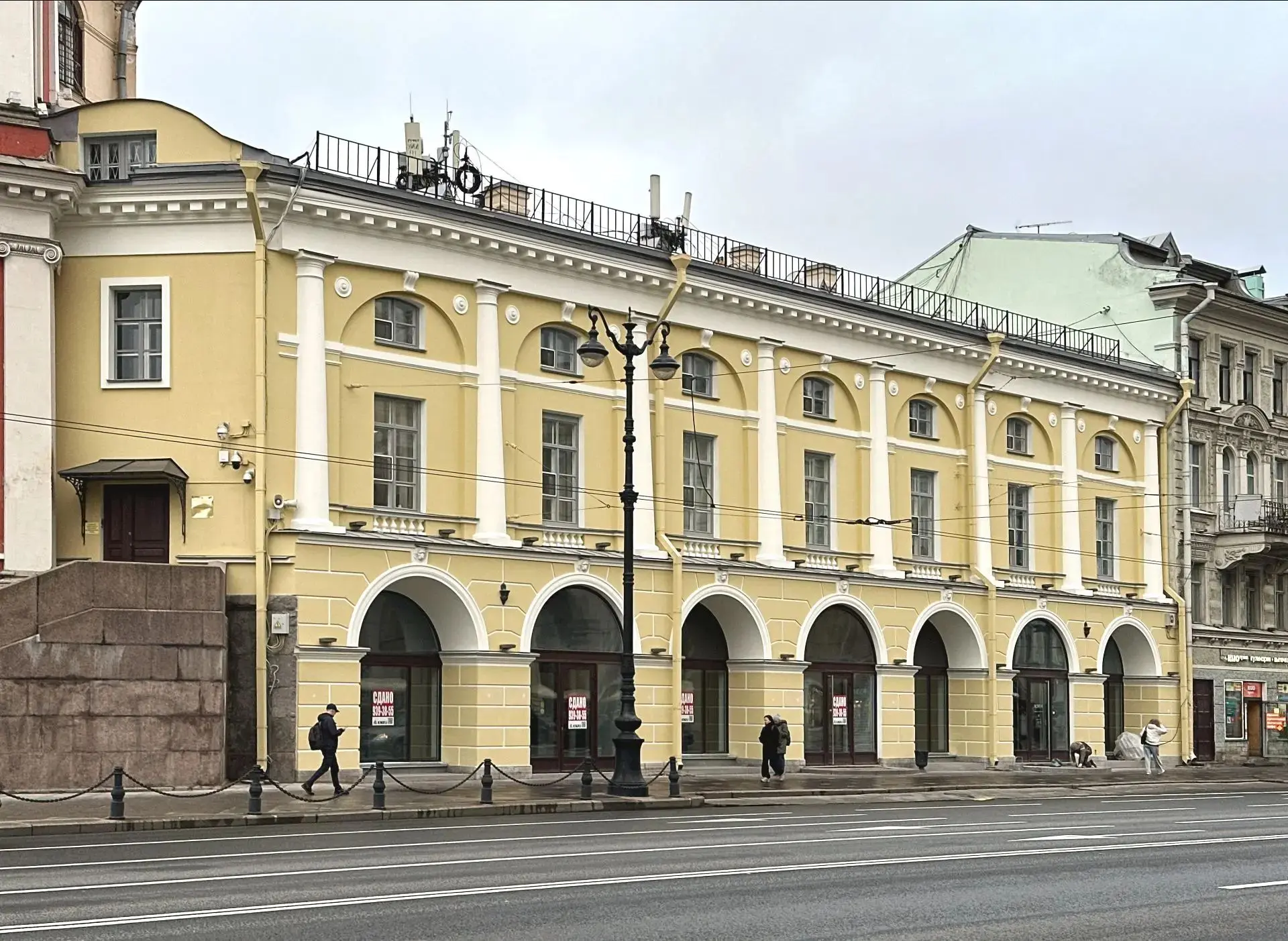 «Серебряные ряды» на Невском проспекте, 31 освобождены от лесов