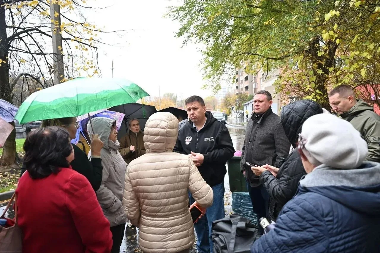Профильные специалисты провели встречу с жителями дома 155 на улице Ворошилова. Поводом...