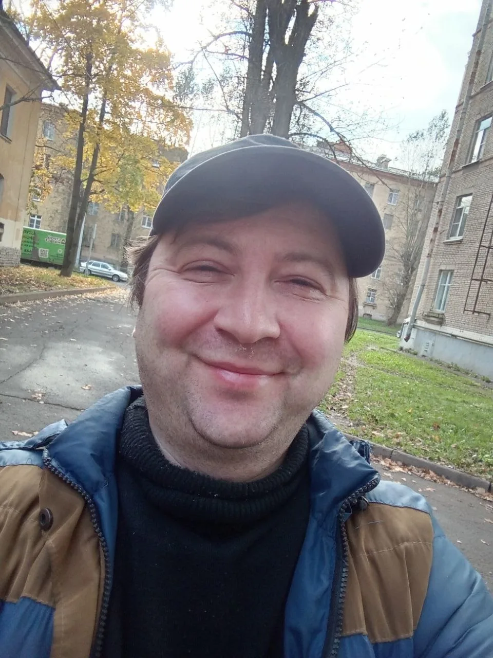 Всем привет! Меня зовут Заур. Я обожаю движ, классные тусовки и атмосферные дискотеки. ...