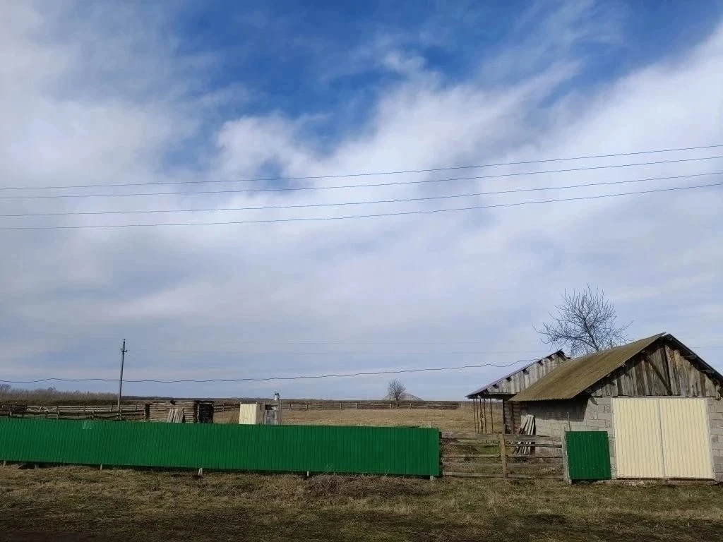 Продается участок 34 сот. в д.Канакаево Ишимбайского р-на. На участке имеется новая бан...