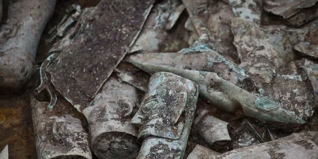 🇨🇳 РАЗБИТЫЙ БРОНЗОВЫЙ АЛТАРЬ ИЗ РАЗНЫХ ЯМ РАСКРЫЛ ПЕРЕЛОМ В ШУ