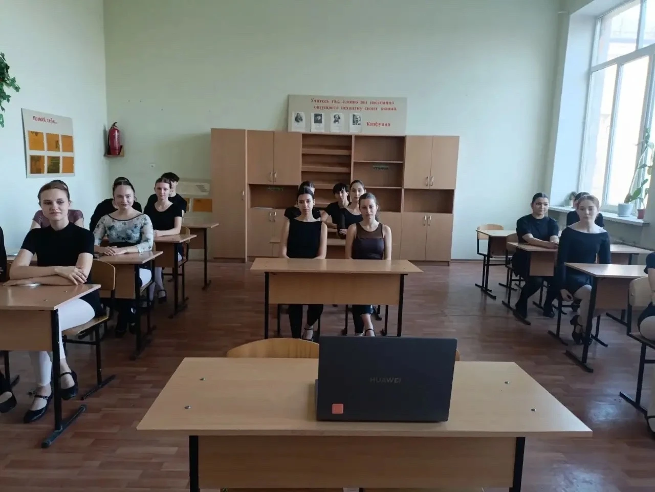🛡️Безопасность начинается с тебя: «Разговоры о важном» в Донецком колледже культуры и ...