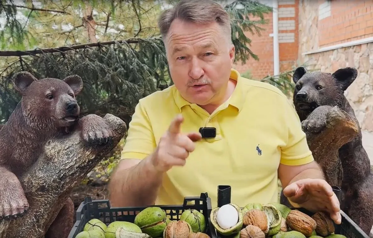 Рыбаков похвастался гигантскими орехами