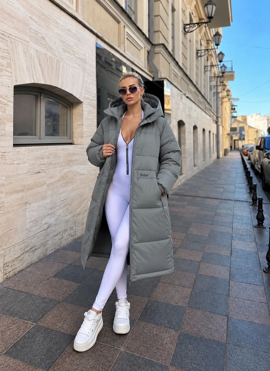 Длинная моделька курточки удобного, качественного пошива.