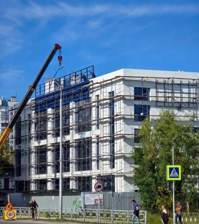 В Нижневартовске до сих пор не открылись торговые центры Аврора и Таежный. Стройки замо...