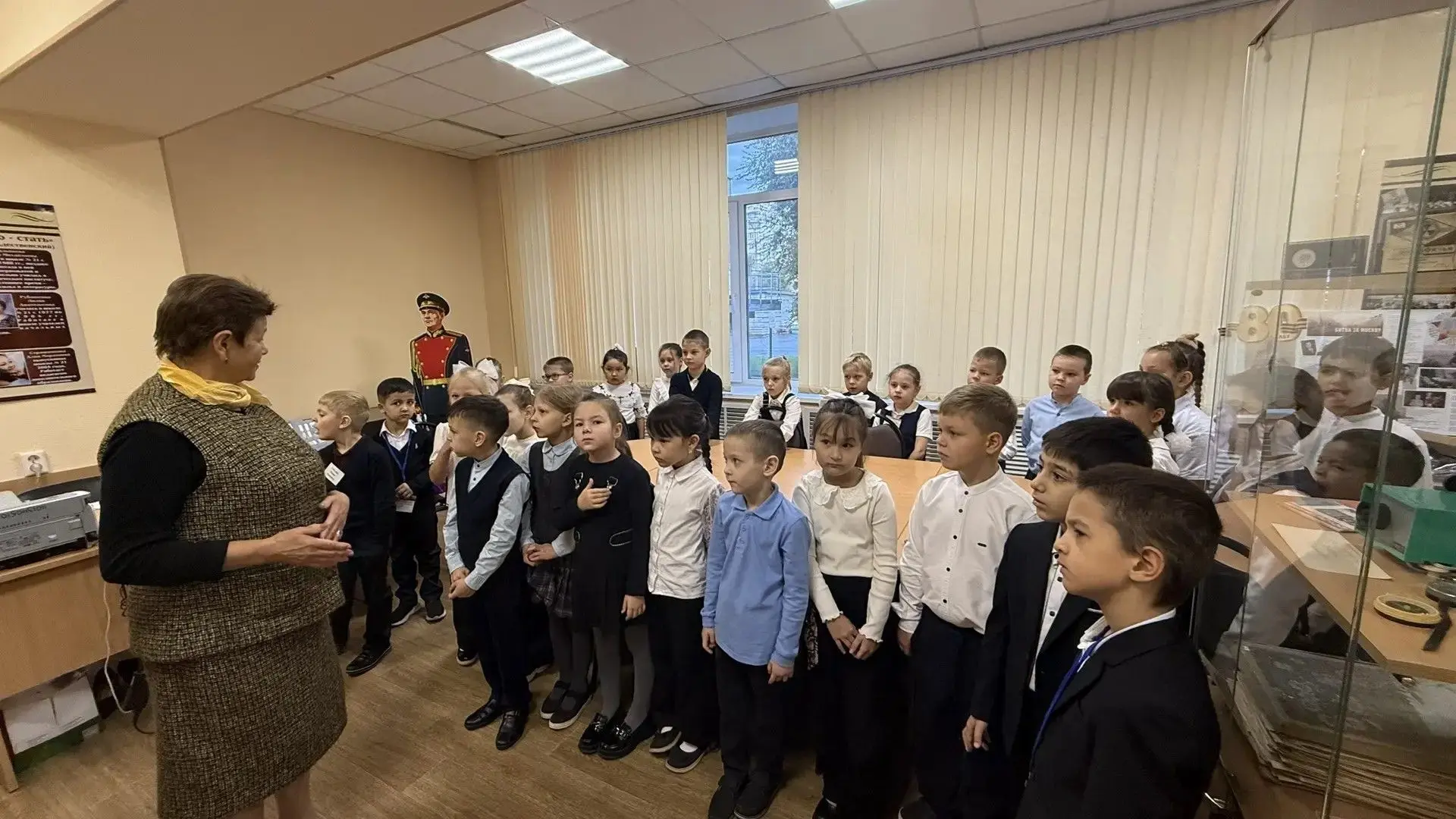 🏫 Ученики 1А класса побывали в школьном музее!
