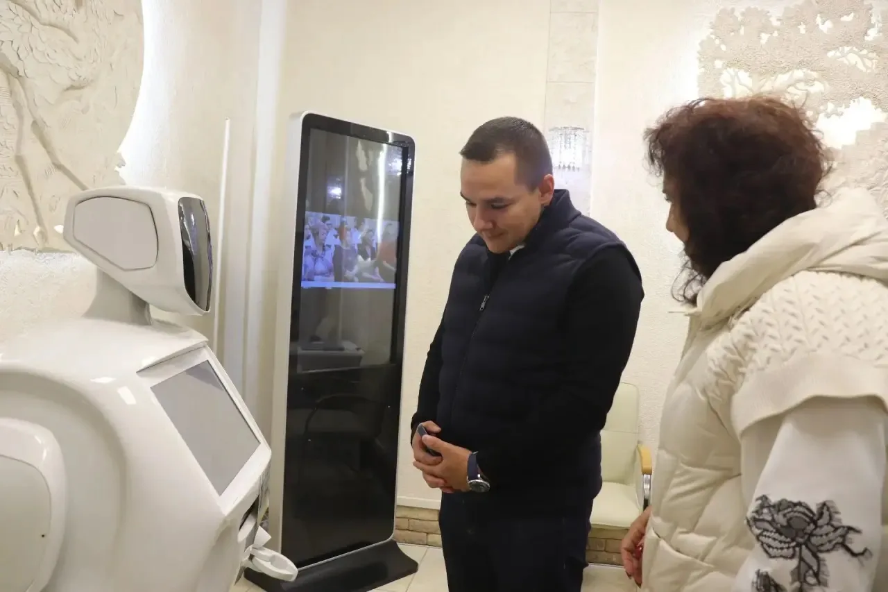 В рамках еженедельного обхода территории и учреждений посетил Комплексный центр социаль...