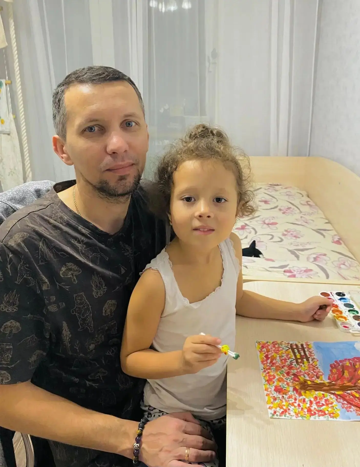 С папой дома и в саду — весело я время провожу!