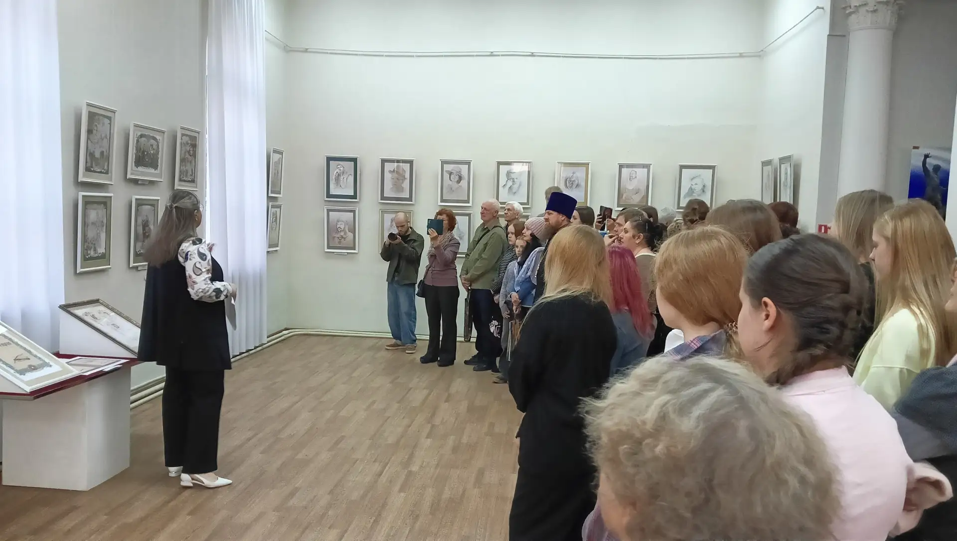 В художественном отделе Вичугского городского музея состоялось торжественное открытие н...