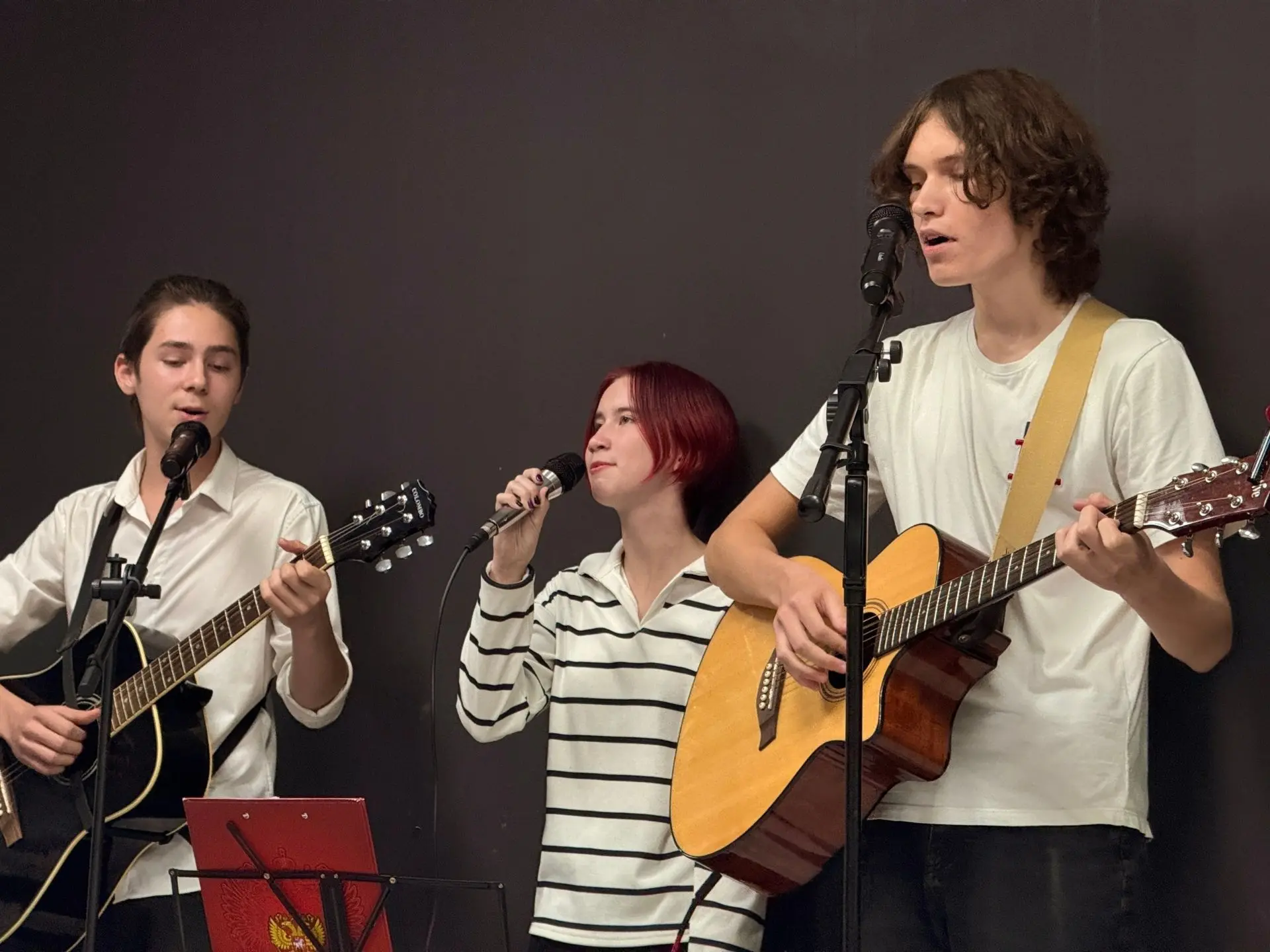 🎸 В молодёжном центре «вМесте» прошёл квартирник ко Дню отца