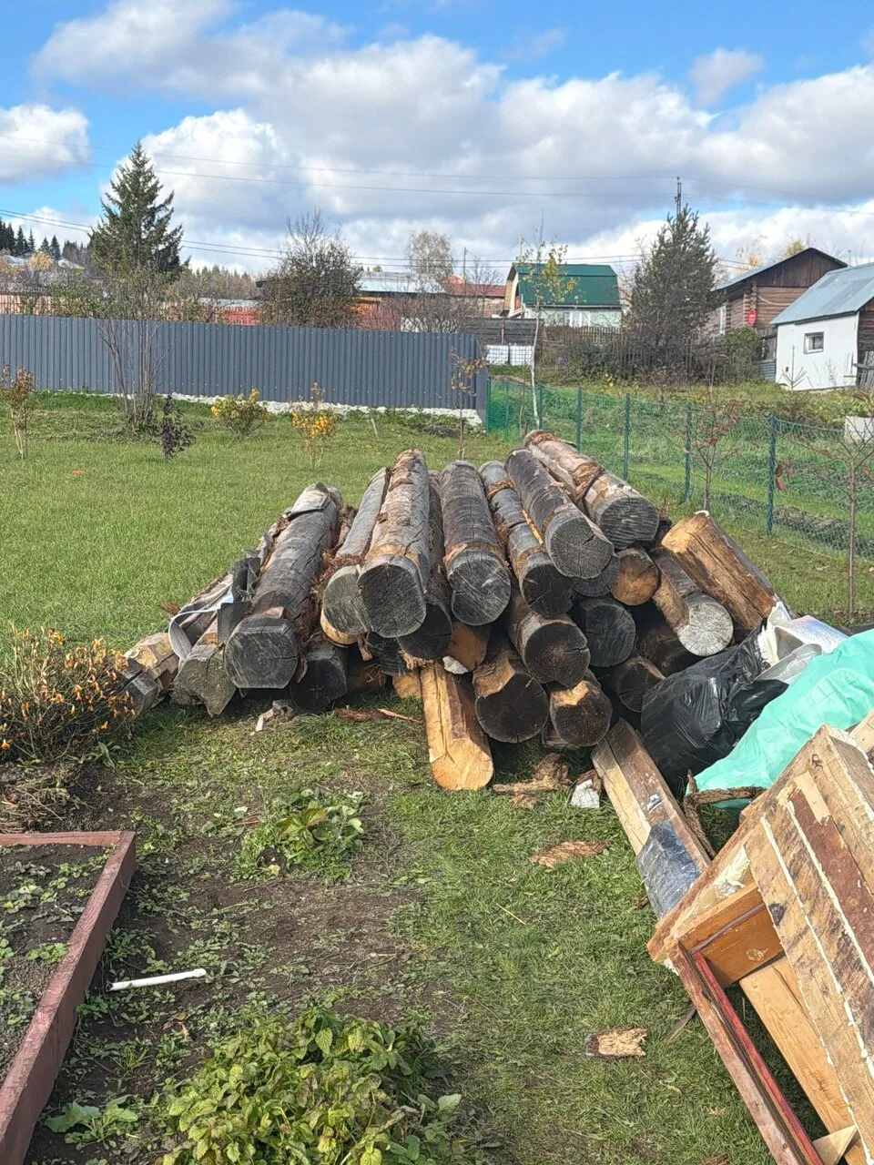 Отдам брус и доски на дрова самовывоз