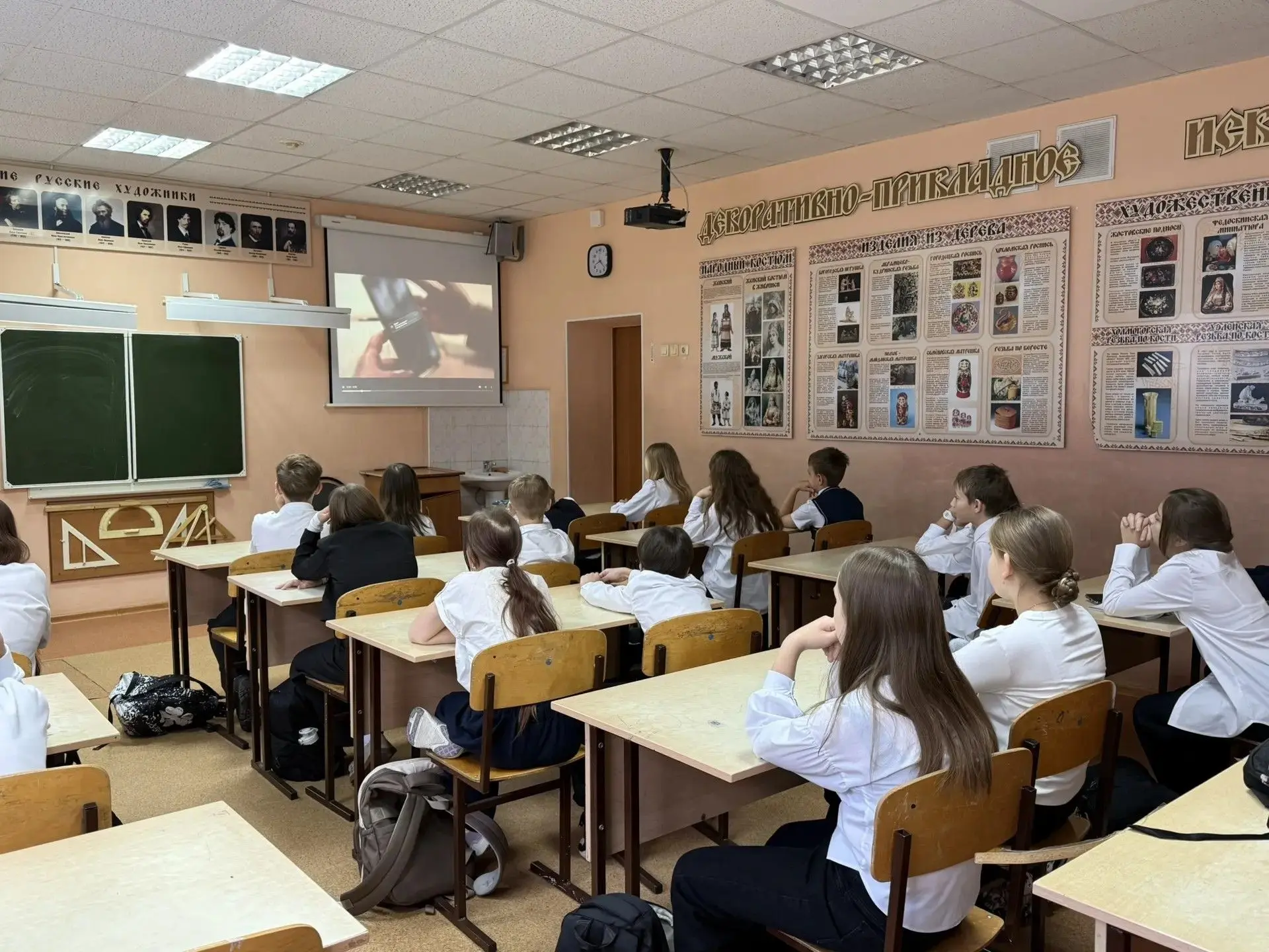 🛡️ Безопасность — наш общий выбор! В школе продолжает реализовываться региональный про...