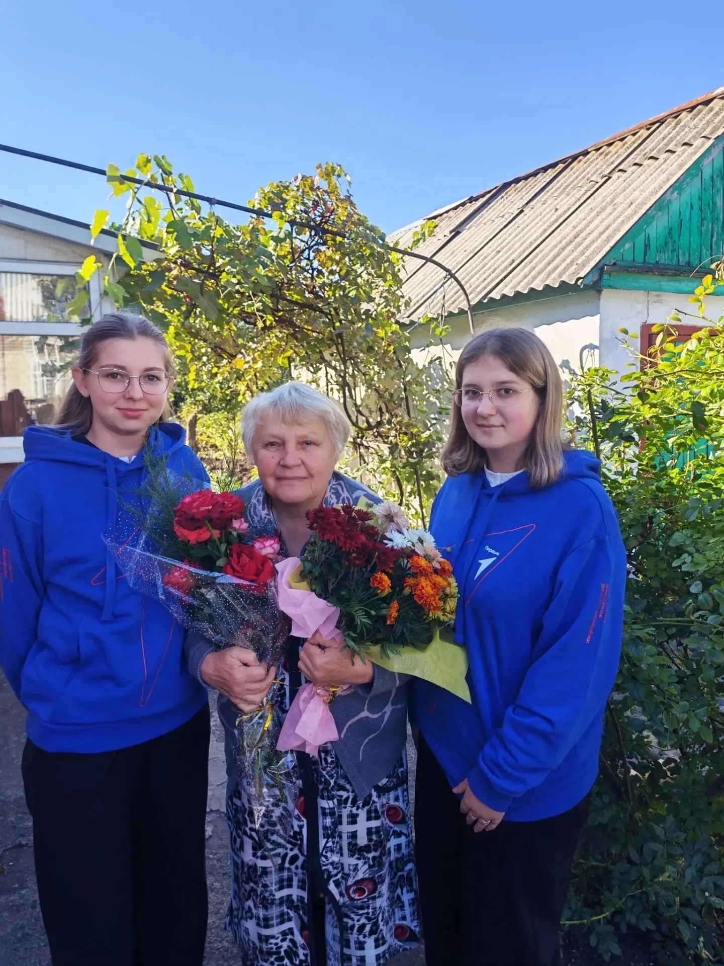 👨‍🏫 В День учителя активисты Движения Первых нашей школы совершили особый визит — «До...