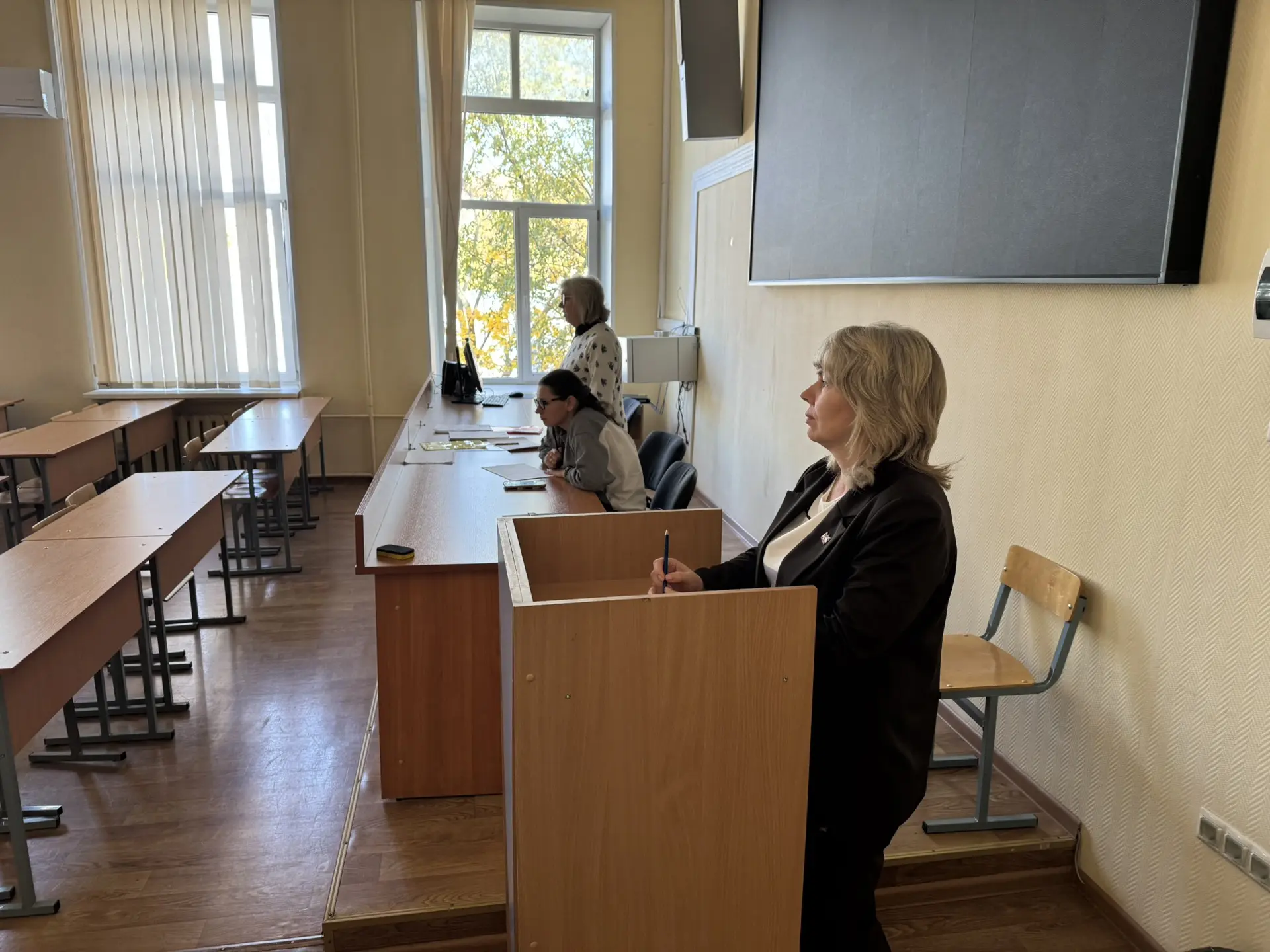 На экономическом факультете прошло организационное собрание студентов-иностранцев. В хо...