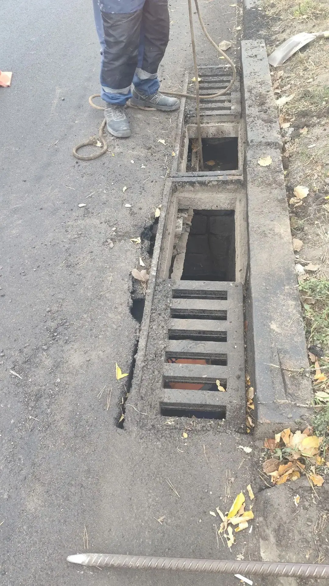Выполнена прочистка ливневой канализации по ул.Петровского
