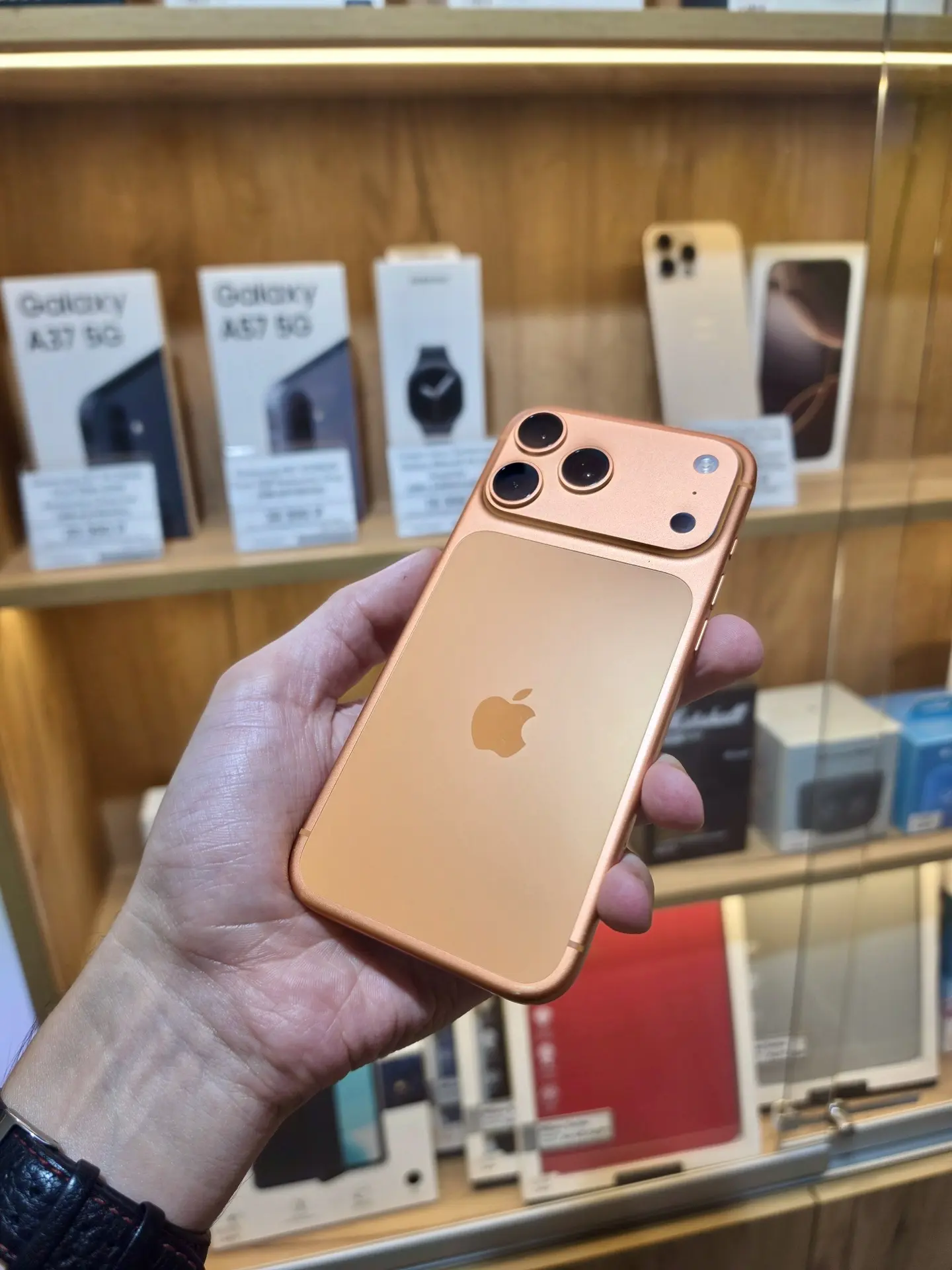 📱 Подержанный iPhone 17 Pro Max 512GB SIM+eSIM Cosmic Orange