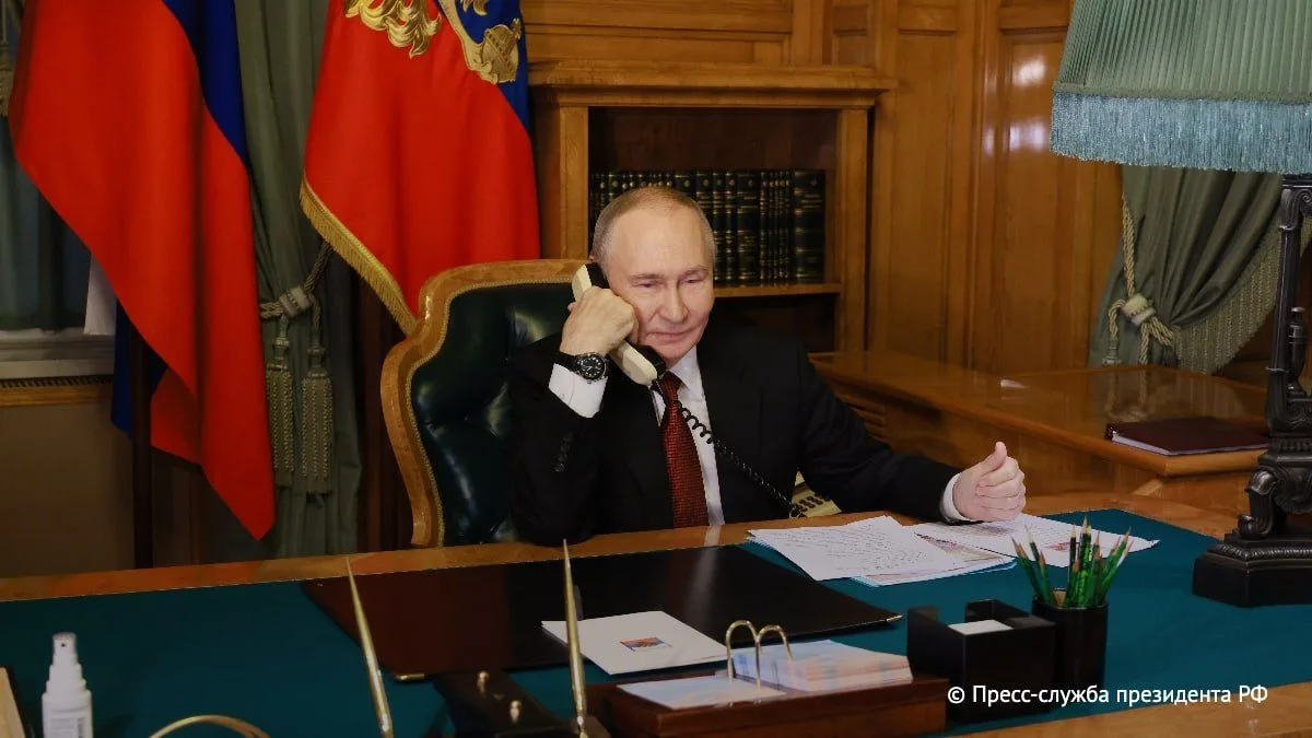 Путин поговорил по телефону с президентом ОАЭ.